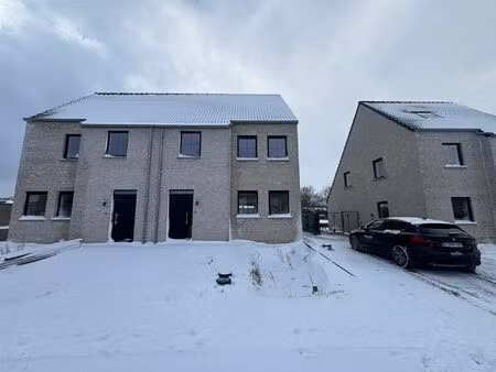 rustiggelegen  hoogwaardig afgewerkte nieuwbouwwoning nabij het centrum!