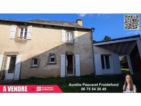 173 250 euros : maison de village en pierre de pays de 90m² avec dépendances et jardin - à