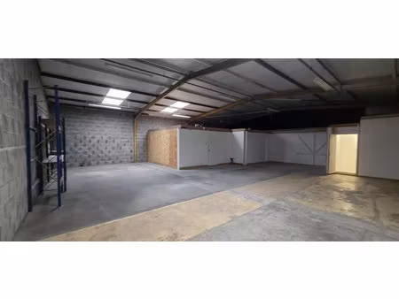 local d'activite a louer avrille