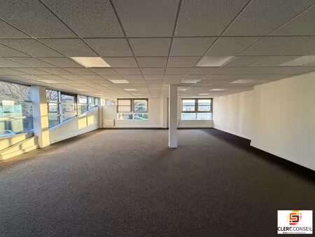 location local professionnel 170m² mont st aignan 76130