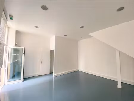 bureaux rdc sur cour proche république