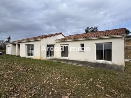 belle maison moderne de plain-pied  4 chambres  deux salles de bains  garage et carport...