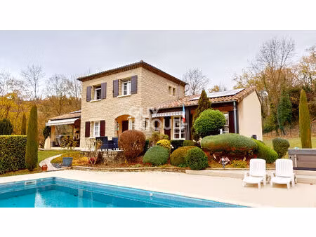 a vendre - propriété 4 chambres de 160 m² avec piscine - aouste sur sye 26400