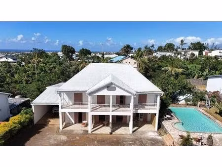 ? maison d'exception de 297 m² sur 1 906 m² de terrain ?