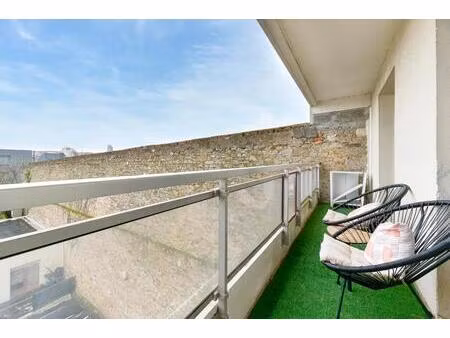 t3 lumineux avec balcon à nantes