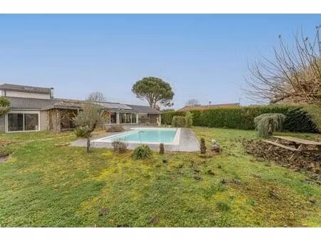 villa lumineuse 162 m² avec piscine à lanton