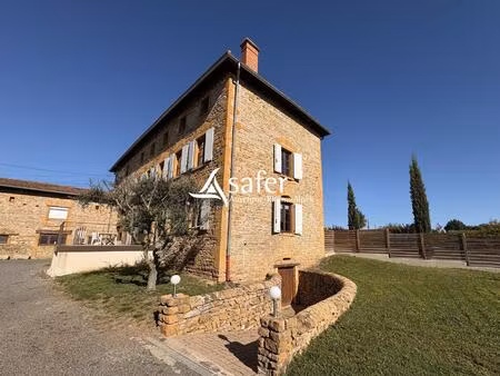 batisse en pierre dorees - st germain nuelles