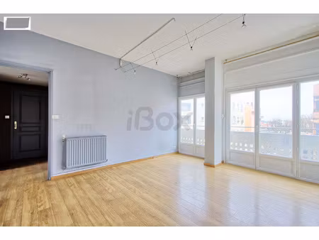 toulon en zone franche : bureaux de 85m2 avec balcon et cave