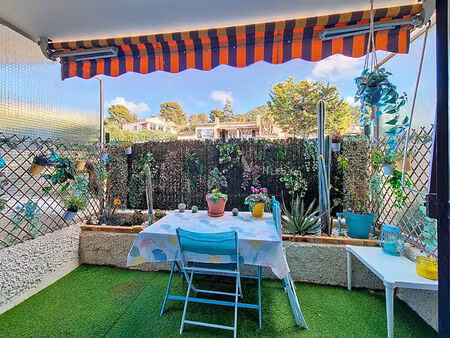 studio en rez-de-jardin avec stationnement privatif