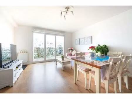 appartement 3 pièces de 69 m² à trappes