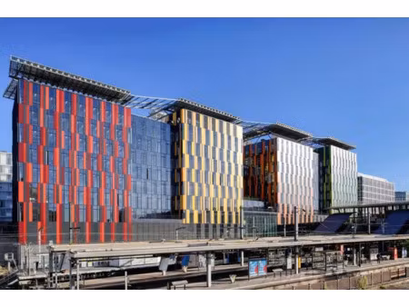 bureaux neufs et très lumineux - nombreux services de qualité - rer a au pied de l'immeubl