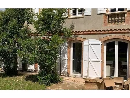 location maison  m² t-6 à grenade  2 075 €