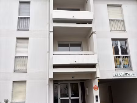dans résidence calme appartement f3 74 m2 avec balcon renove