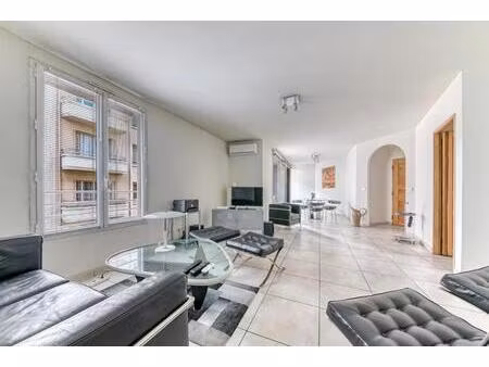 jean macé – t4 lumineux 89 m² avec balcon (2010)