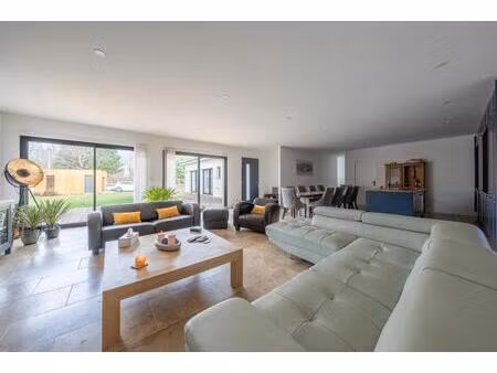 maison de 5 pièces de 162 m² à cavignac