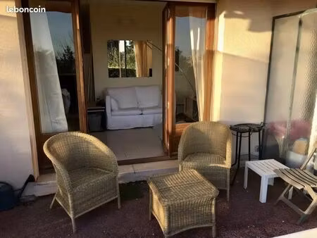 studio meublé vue mer dans résidence au calme