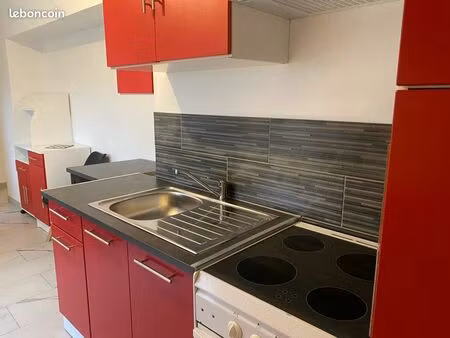 à louer à auverse entre noyant et bauge un appartement t3