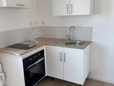 à louer - grand appartement t4 rénové à neuf de 68 75 m² avec balcon - rue du cardinal sal
