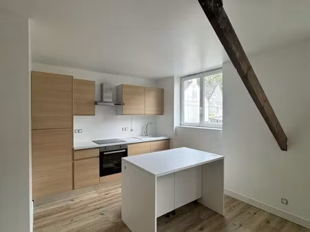 appartement rénové t4 chateaulin + parking