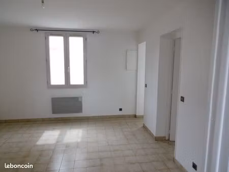 vemars f2 garage et parking village calme derrière roissy