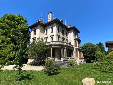 appartement 4 pièces 159 m²