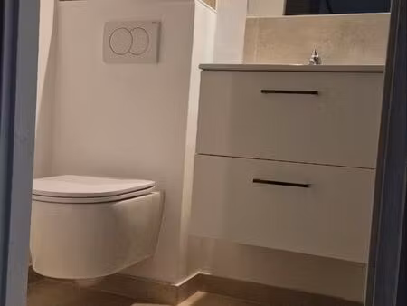 location a l année studio 680 charges comprises