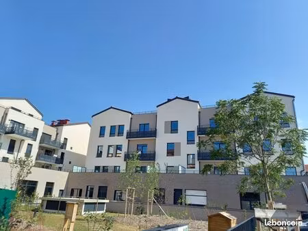 parking/box saint-laurent-de-mure