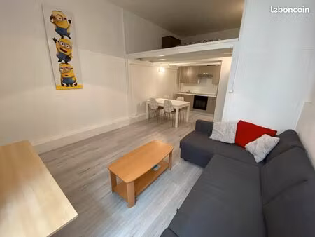 très beau studio avec ascenseur en presqu'île de 28m²+10m² mezzanine+cave 5m² à 3 minutes 