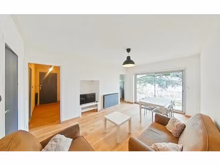 location appartement  m² t-3 à valence  700 €