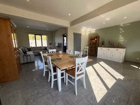 superbe maison rénovée 3 à 4 chambres à montigny-le-tilleul