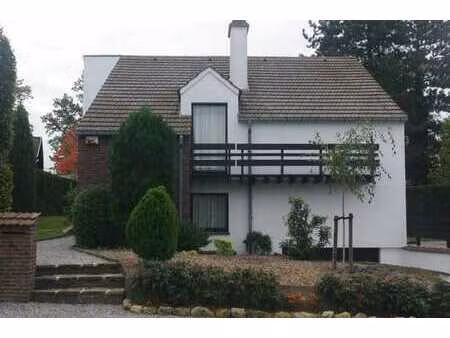 agreable maison 4 facades...