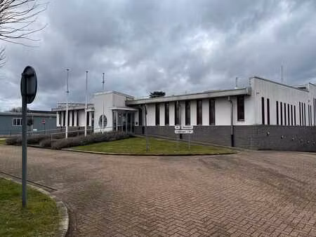 bureaux avec entrepôt à vendre en zone industrielle