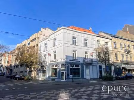 merode  commerce d'angle - 3 vitrines -.visibilité maximale!