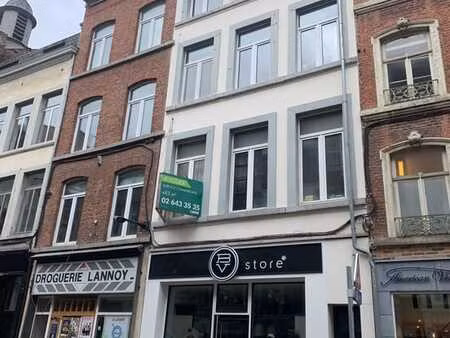 au cœur de namur. idéal pour vêtements ou autre(s) !