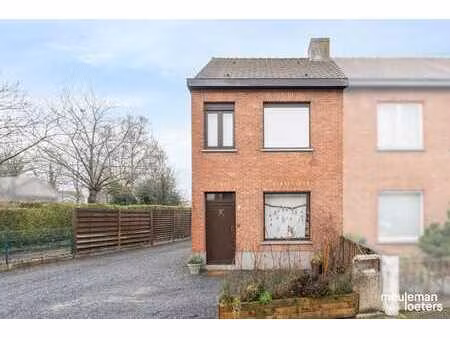 charmante maison semi-mitoyenne à rénover avec garage et gra