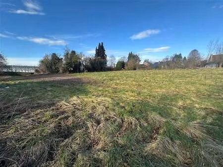 belle vaste parcelle ds un des plus beaux villages de wallon