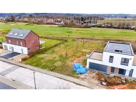 magnifique terrain à deux pas du golf du naxhelet !