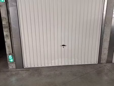 garage/box fermé 13m2 proche lyon 7