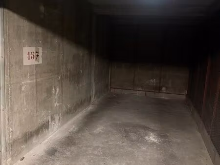 box fermée 13003 à louer