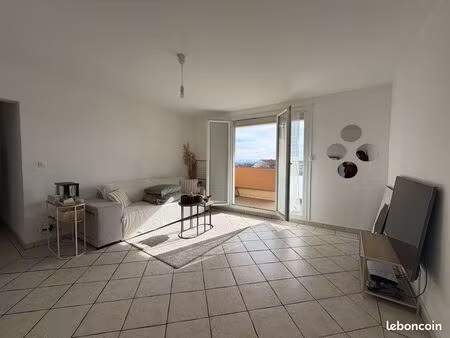 t3 de 70 m2 au centre de la tour de salvagny