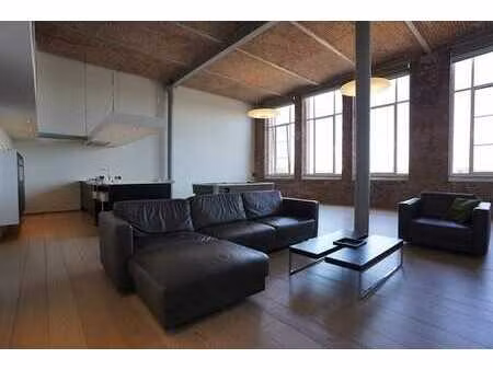 situé au niveau 2 de l'ancienne spinnerij de stoop  ce surpr