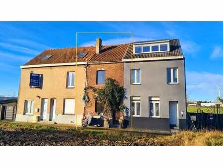 maison à rénover  jardin  entourée de champs! peb presque b!