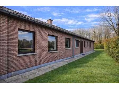 vrai plain pied de 3 chambres  un garage et un bureau.