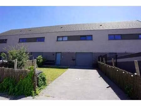 maison familiale jeune et bien entretenue avec jardin et gar