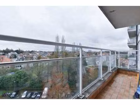 appartement 2 ch. rénové avec terrasse!