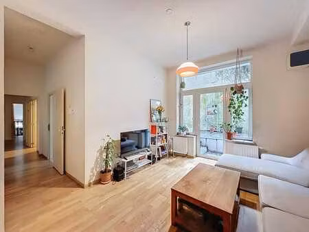 parvis st-gilles : spacieux appartement de 100m² - 2ch - cou