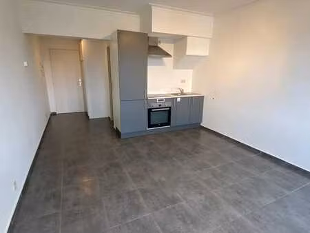 sotriamont - studio renove - lumineux - 30m2