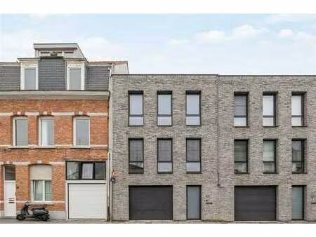 moderne en lichte woning aan het groen zuid