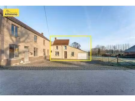 jolie maison 3 façades  récemment rénovée. 3 chambres  garag