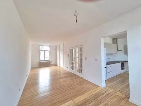 forest ; maison avec entree cochere